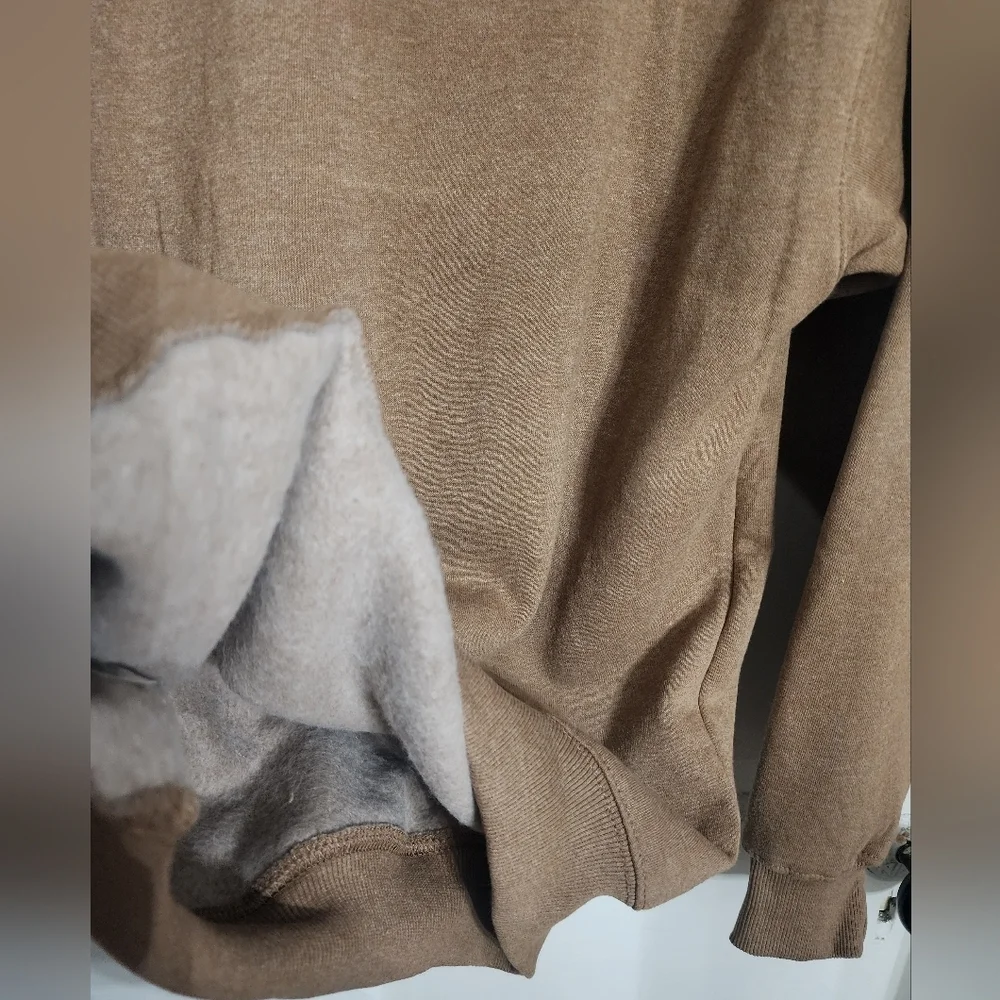 🤴🦌🇺🇸 NWT Realtree torn camo flag sweatshirt in size Small